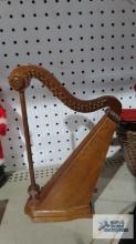 Enesco harp music box, plays Mozart's lullaby