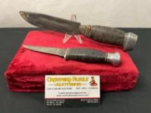 Pair of Unmarked Fixed Blade Knives, Hunting or Combat