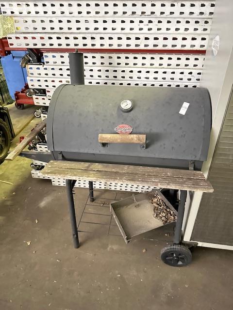 CHAR-GRILLER GRILL AND SMOKER