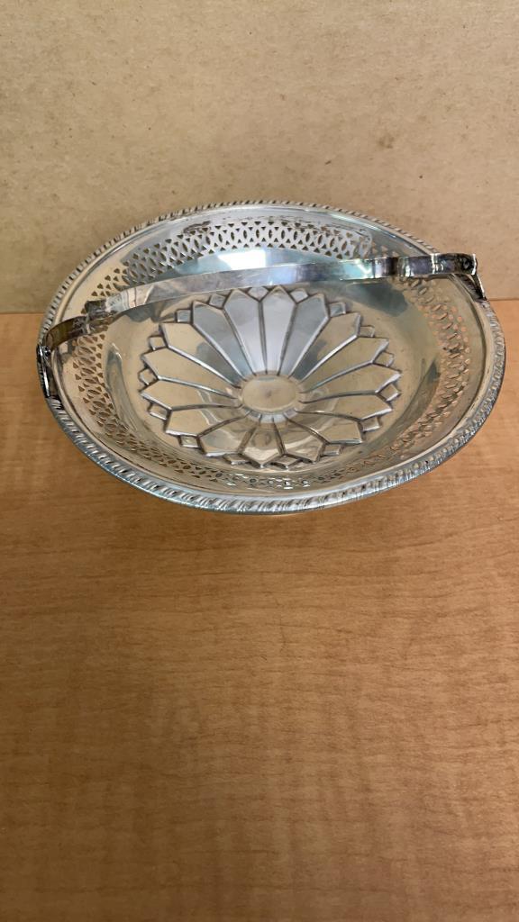 CROWN STERLING WEIGHTED CANDY DISH W HANDLE 121G
