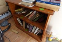 NATURAL FINISH 2 TIER BOOK SHELF WITH HARDBACK BOOKS INCLUDING HISTORY BOOK